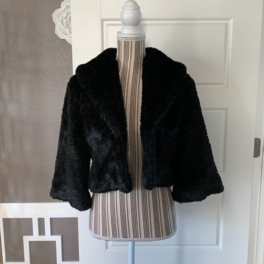 Luii Luxurious Faux Fur Cropped Coat